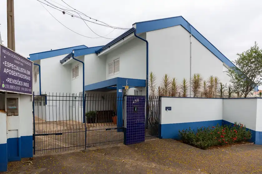 Fachada do escritório Neusa Dorigon Advogados, na R. Percílio Neto, 458